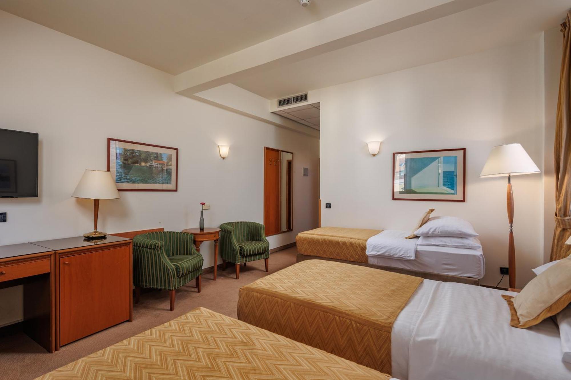 Standard Twin Room extra bed,1565537389:JPEG