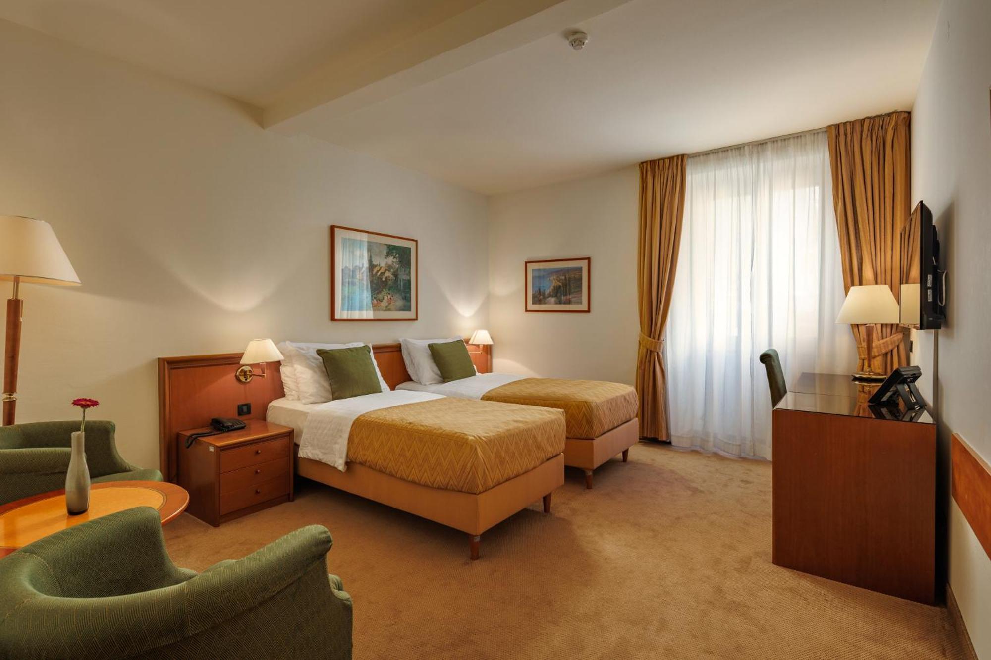 Standard Double or Twin Room,1565537452:JPEG